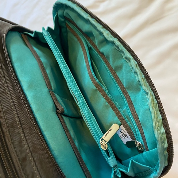 Travelon Anti-Theft Classic N/S Crossbody - Picture 7 of 12